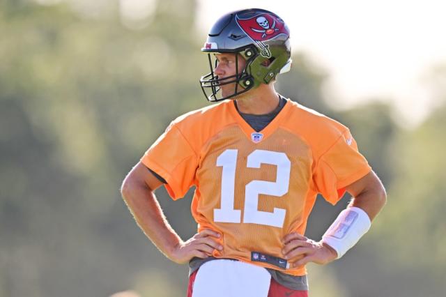 First look at WR Julio Jones in a Bucs uniform