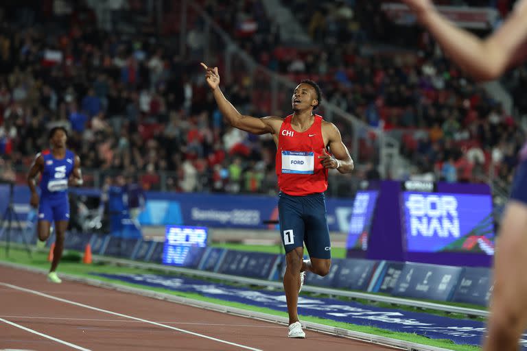 La llegada de Santiago Ford en la prueba de decatlon masculino de 1500m, en el Coliseo del Estadio Nacional de Chile