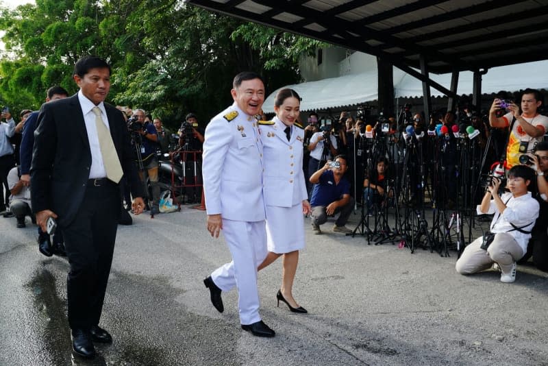 Thailand newly elected Prime Minister Paetongtarn Shinawatra arrives with her father and former Prime Minister Thaksin Shinawatra before the royal endorsement ceremony appointing Paetongtarn as Thailand's new prime minister at Pheu Thai party headquarters. Seksan Rochanametakul/SOPA Images via ZUMA Press Wire/dpa