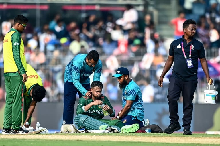 Bangladesh captain Shakib Al Hasan injured his thigh while batting against New Zealand (R. Satish BABU)