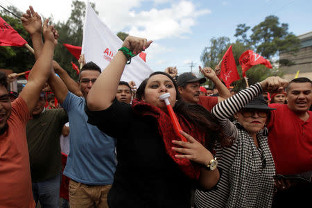 Supporters of Salvador Nasralla, presidential candidate for the Opposition Alliance Against the Dictatorship, react during a protest in Tegucigalpa, Honduras November 29, 2017. REUTERS/Jorge Cabrera