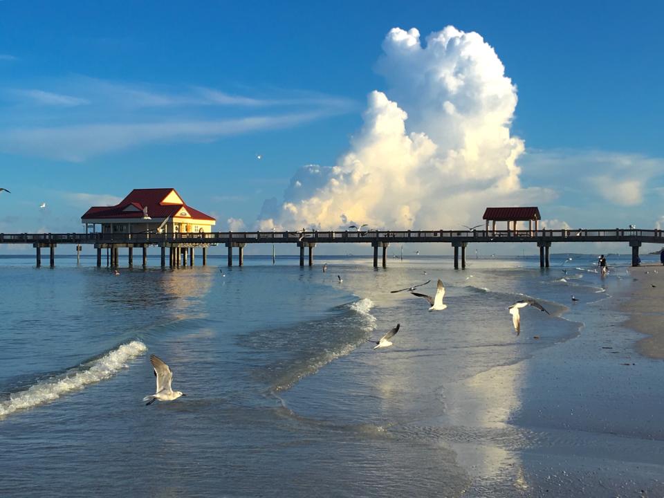 Business as usual on Clearwater Beach, Fla., Monday, Sept. 10, 2018 as no sign of red tide is present in the form of washed up dead fish. (Jim Damaske/Tampa Bay Times via AP)