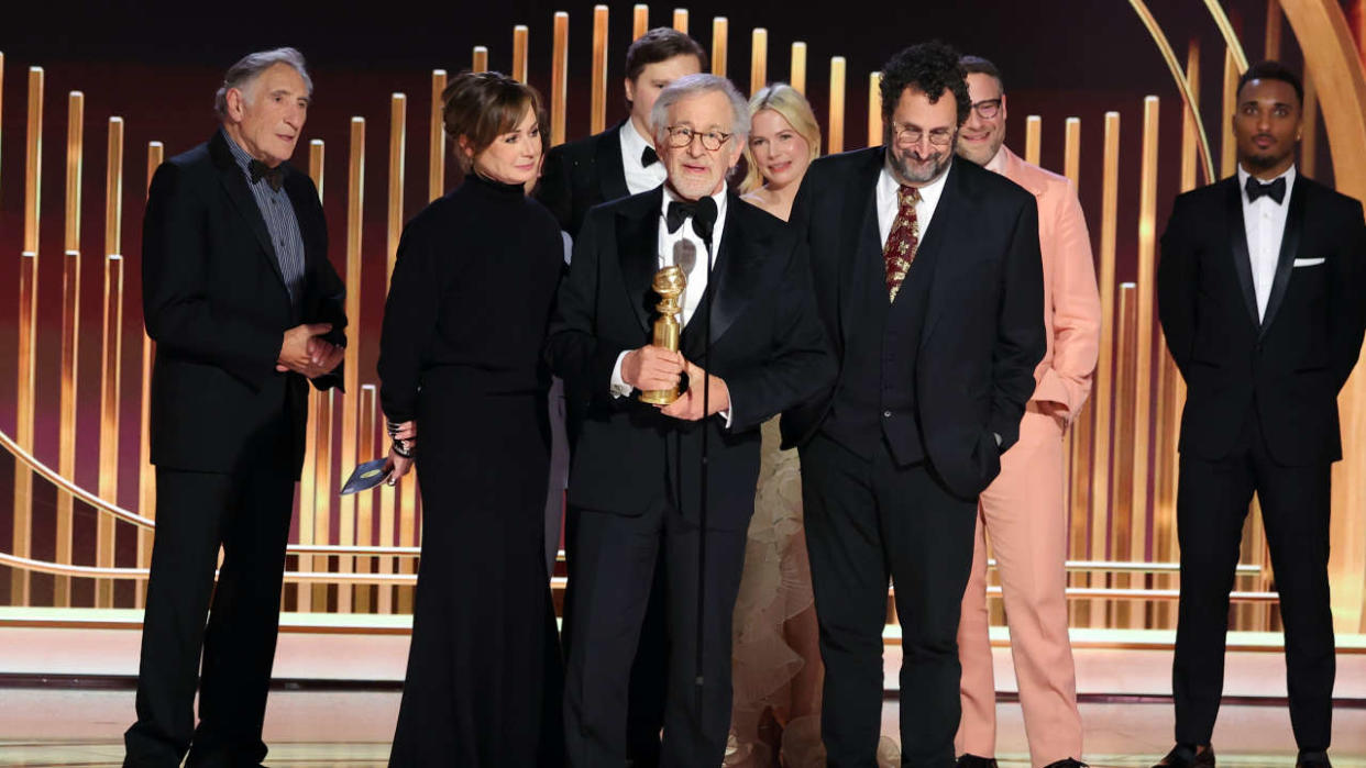 BEVERLY HILLS, CALIFORNIA - JANUARY 10: 80th Annual GOLDEN GLOBE AWARDS -- Pictured: (L-R) Judd Hirsch, Kristie Macosko Krieger, Paul Dano, Steven Spielberg, Tony Kushner and Seth Rogen accept the Best Motion Picture – Drama award for 