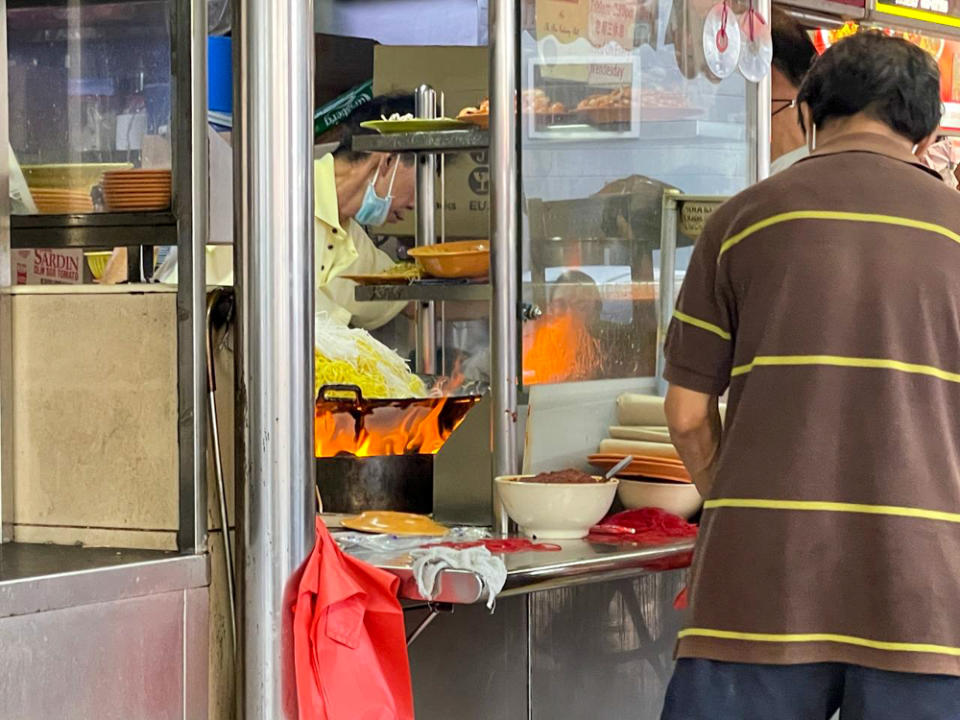 Swee Guan Hokkien Mee - charcoal fire