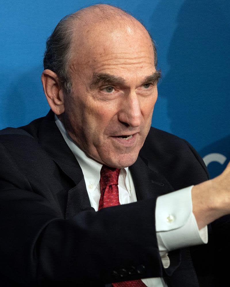 Elliott Abrams: deportations to Venezuela risk making the US ‘laughingstocks’.