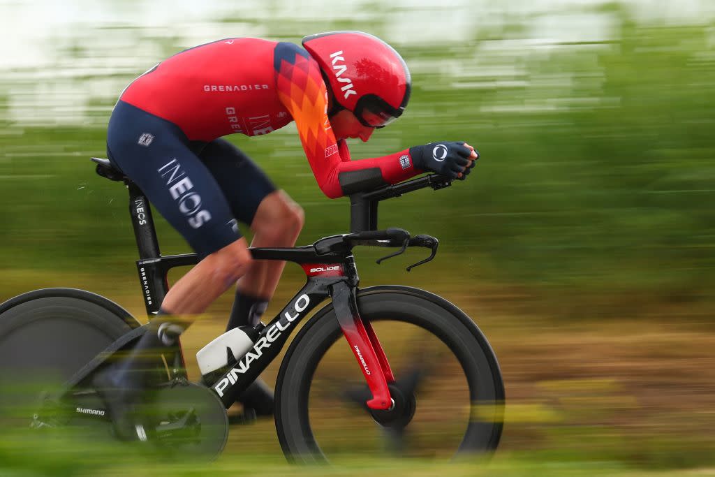  Tao Geoghegan Hart (Ineos) rides to third in the 2023 Giro d'Italia stage 9 time trial 