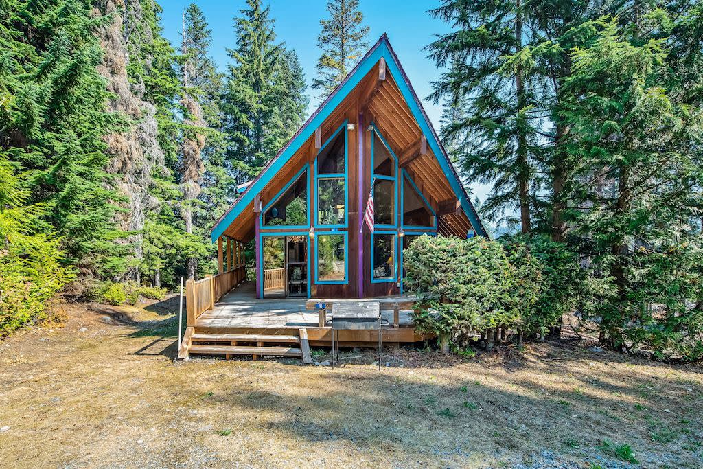 Spacious Snoqualmie Cabin: More