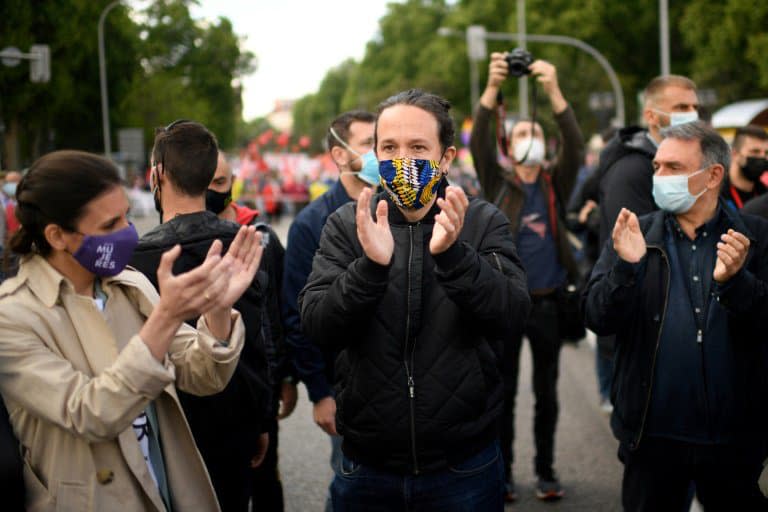 Le chef du parti Podemos (extrême gauche), Pablo Iglesias (au centre), à une manifestation à Madrid le 1er mai 2021. - OSCAR DEL POZO © 2019 AFP