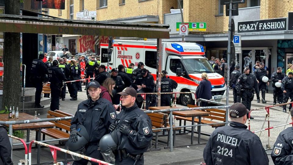 Polizei im Einsatz auf der Reeperbahn. (Bild: dpa)