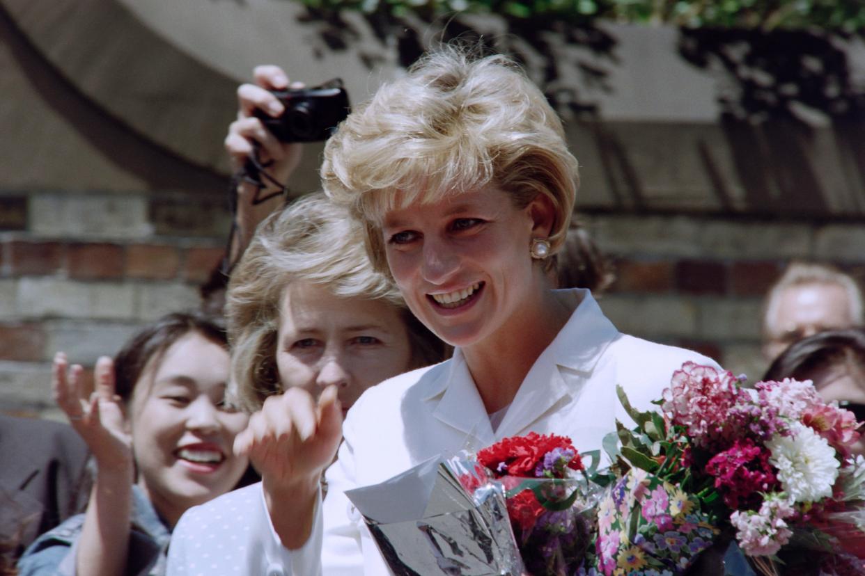 Diana, Princess of Wales, smiles as she meets wellwishers outside St Vincent's Hospice in Sydney on November 2, 1996, her last official engagement in Australia.
Diana departs Sydney on November 3 after a four-day private visit. / AFP PHOTO / Torsten BLACKWOOD        (Photo credit should read TORSTEN BLACKWOOD/AFP via Getty Images)