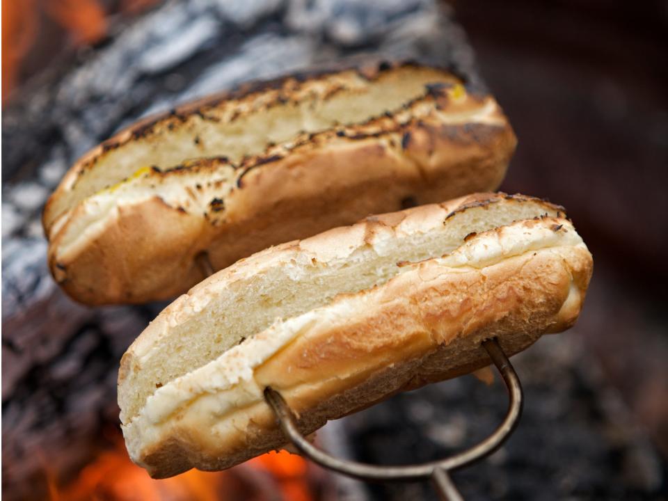 hot dog bread