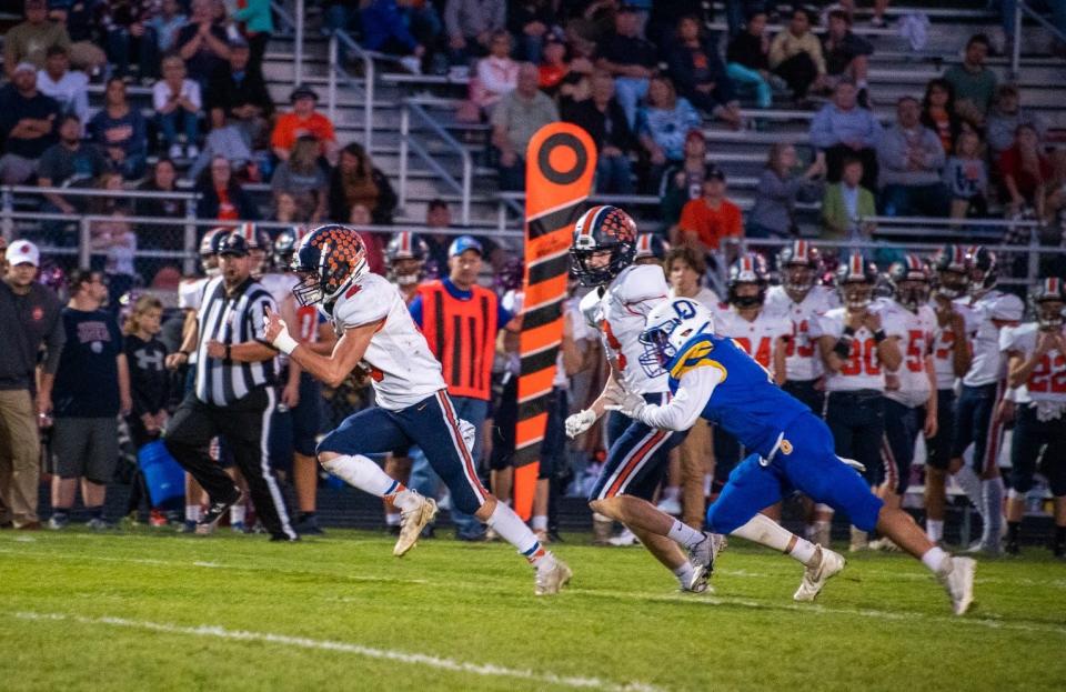 Galion's Gabe Ivy breaks out into open field.