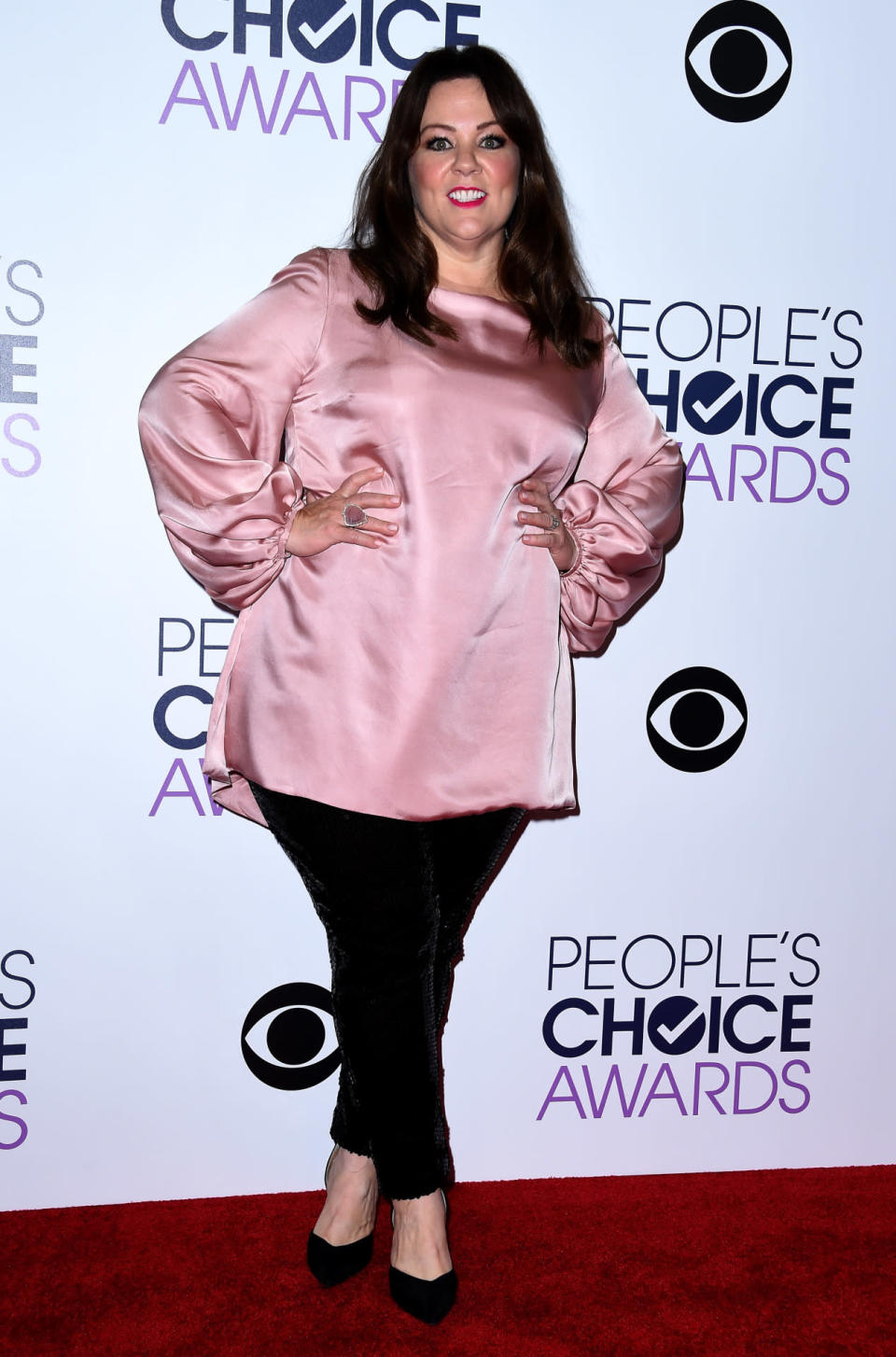 Melissa McCarthy tried the bell sleeve trend on for size at the 2016 People’s Choice Awards