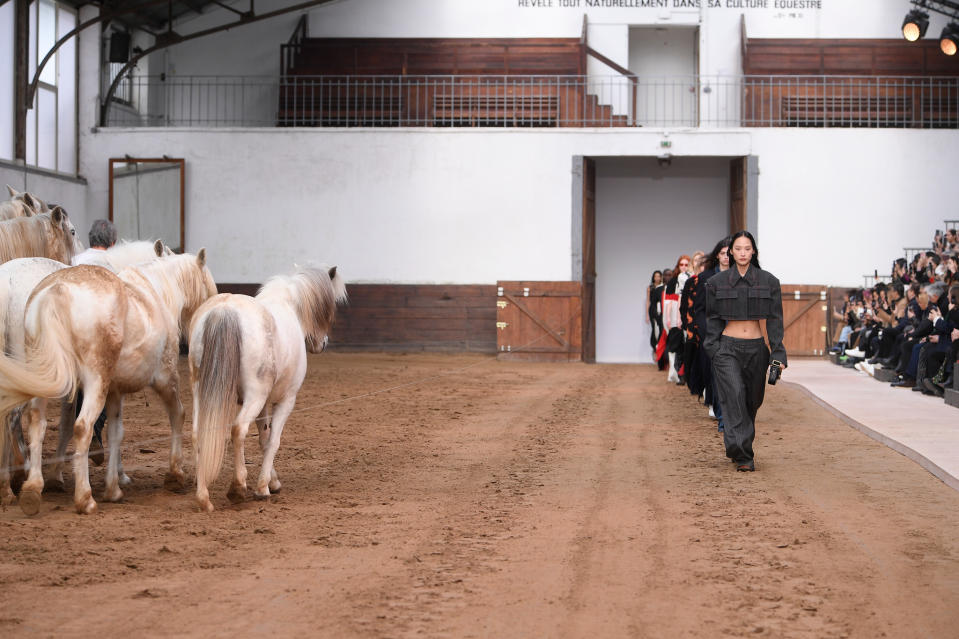 Model on the runway at Stella McCartney Fall 2023 Ready To Wear Fashion Show on March 6, 2023 at the Military School Carousel in Paris, France.