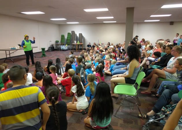 Exploration Center presenter at Dodge City public library (Deborah Fallows)