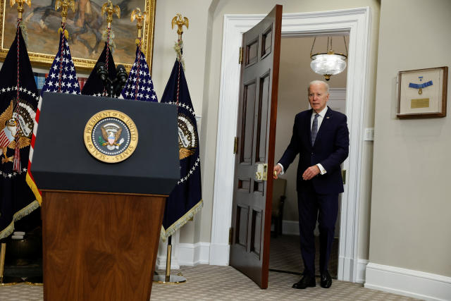 U.S. President Joe Biden walks to deliver remarks on the banking crisis after the collapse of Silicon Valley Bank (SVB) and Signature Bank, in the Roosevelt Room at the White House in Washington, D.C., U.S. March 13, 2023. REUTERS/Evelyn Hockstein