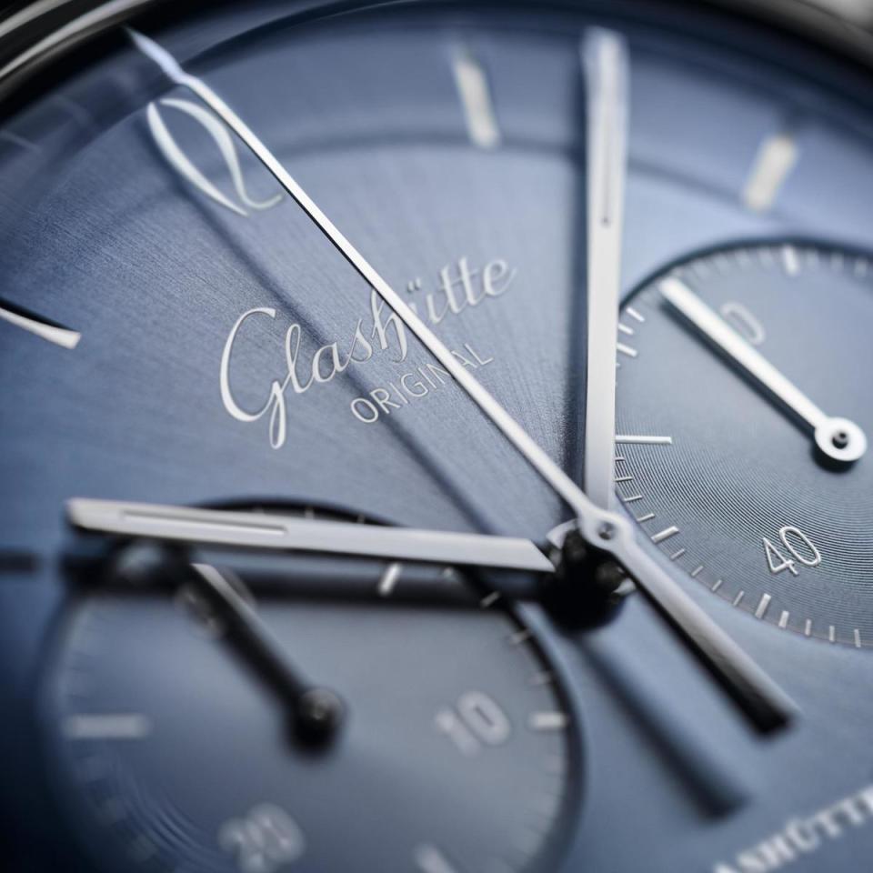 2020年度限定色「冰川藍」。由德國佛茨海姆 (Pforzheim)自家錶盤廠所製作的面盤，手工技藝創作出漸層面視覺效果。