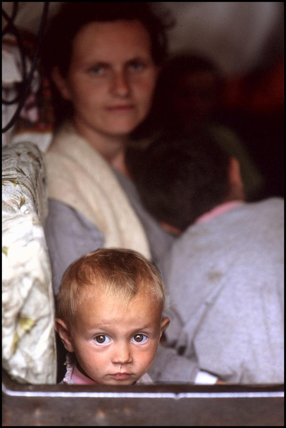 Refugees from Kosovo, 1999. (Photograph by Peter Turnley, Bates College Museum of Art; gift of John and Claudia McIntyre)