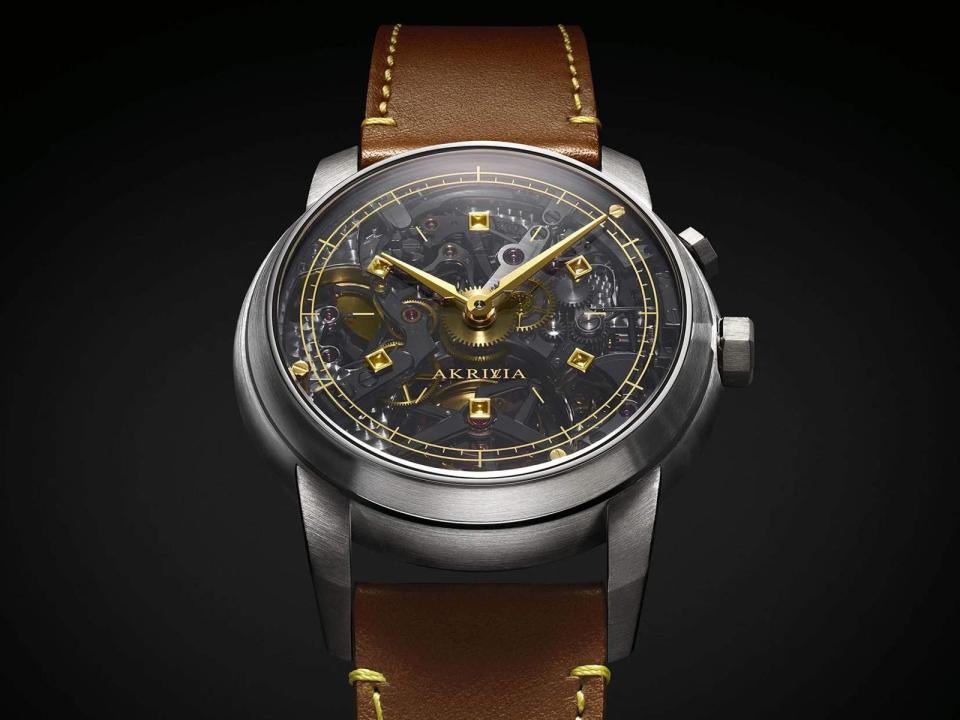 法國時尚精品名牌路易威登（LOUIS VUITTON）與當前備受讚譽的獨立製錶師Rexhep Rexhepi合作，發表了LVRR-01 Chronographe à Sonnerie自鳴計時陀飛輪雙面腕錶。