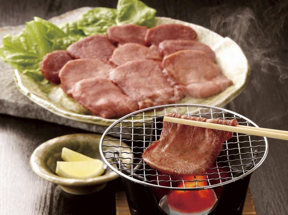 仙台是日本榜上有名的美食之都，不少饕客會特地前往大啖牛舌。（星宇航空提供）