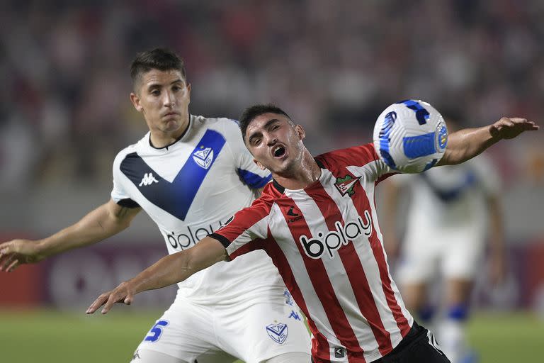 Vélez y Estudiantes, dos protagonistas del fútbol argentino que coinciden con el mismo sponsor en sus camisetas, una casa de apuestas deportivas