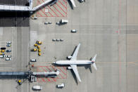 <p>La fusoliera è stata ricoperta da una membrana insonorizzante, in grado di coprire buona parte dei rumori generati dall’aereo. Questa decisione è stata presa dopo allarmanti ricerche che hanno fatto intravedere una pericolosa correlazione tra casi di infarto e viaggiatori ad alto chilometraggio annuale (foto: Getty) </p>