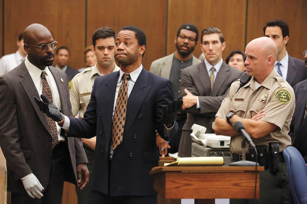 THE PEOPLE v. O.J. SIMPSON: AMERICAN CRIME STORY "Conspiracy Theories" Episode 107 (Airs Tuesday, March 15, 10:00 pm/ep) -- Pictured: (l-r) Sterling K. Brown as Christopher Darden, Cuba Gooding, Jr. as O.J. Simpson. CR: Ray Mickshaw/FX