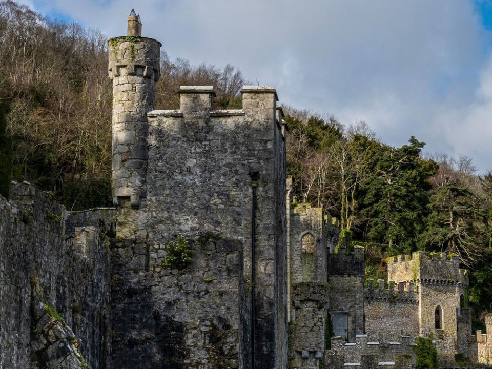 Schloss Gwrych in Wales. (Bild: Simon Baylis / Shutterstock.com)