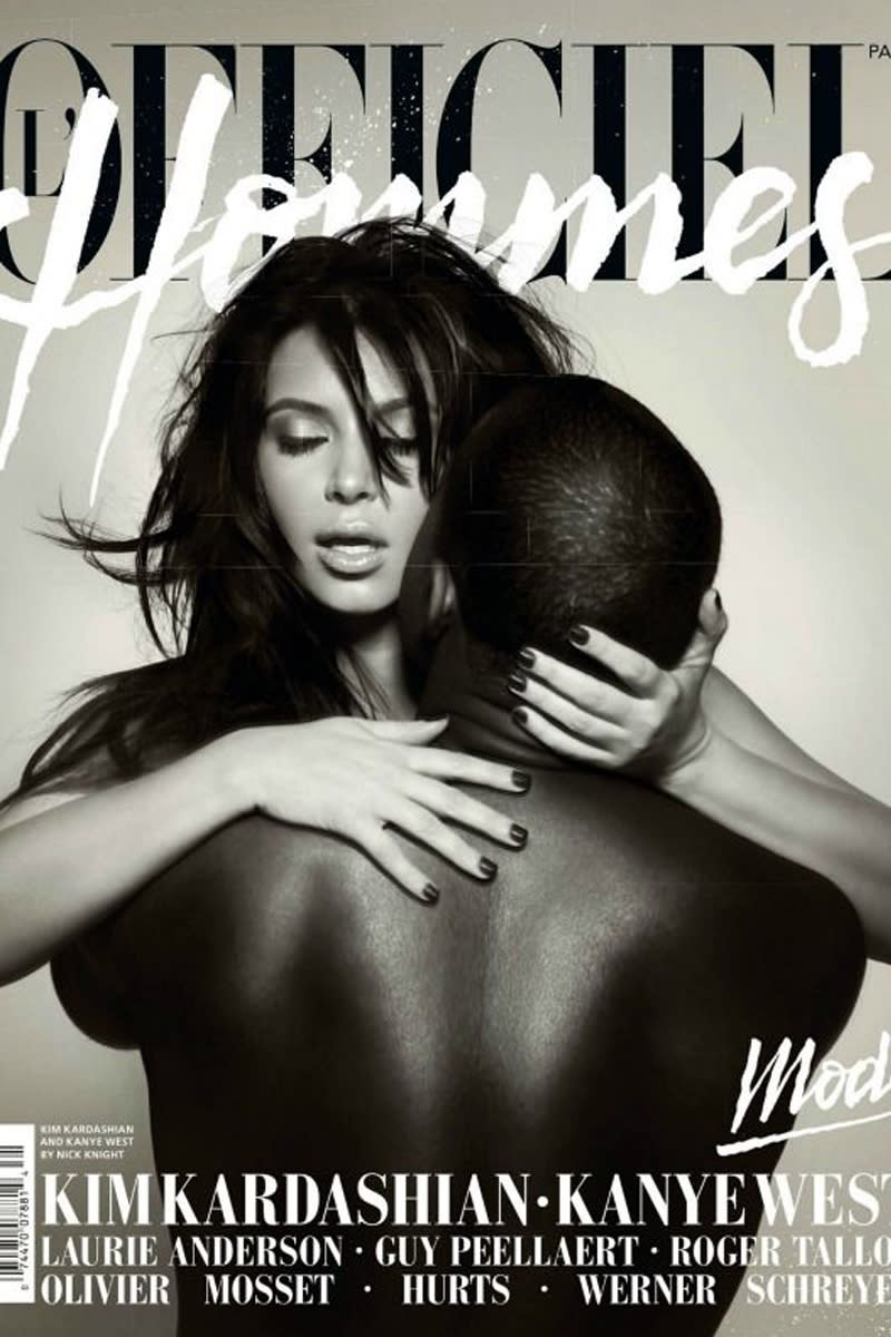 Für Furore sorgten Kanye West und Kim Kardashian nicht nur mit ihrem "Vogue"-Cover, sondern auch mit ihrem sexy Foto auf dem "L'Officiel Hommes"-Magazin im März 2013. Fotograf Nick Knight inszenierte alles so, als hätte man das Paar direkt im Schlafzimmer, in einer besonders intimen Situation erwischt. (Bild-Copyright: L'Officiel Hommes)