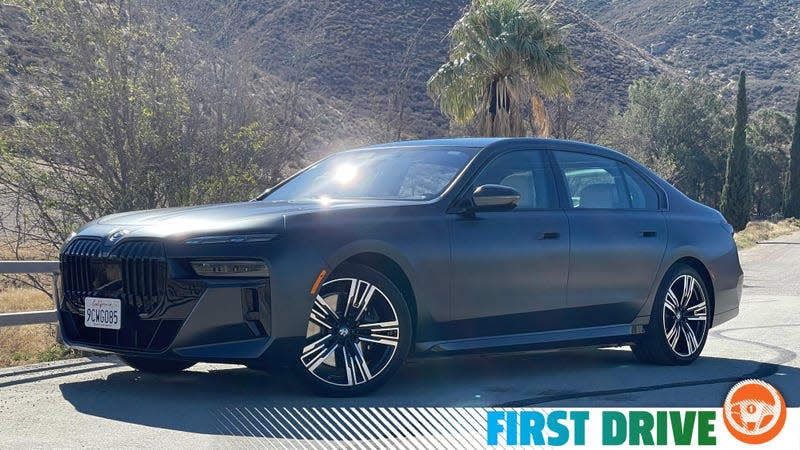 2023 BMW i7 in matte Black