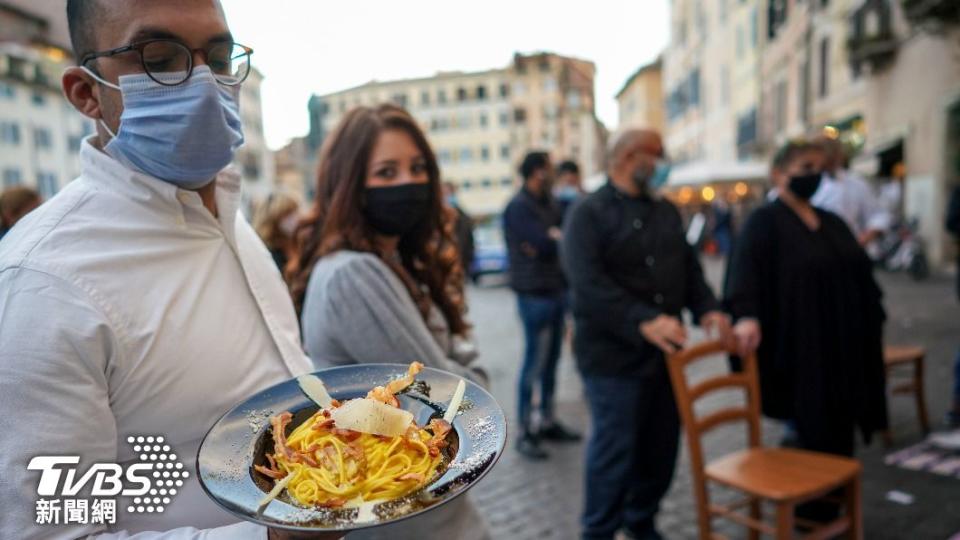 有學者聲稱義大利傳統料理之一的培根蛋麵，其實源自於美國，瞬間惹怒眾多義大利網友。（圖／達志影像美聯社）