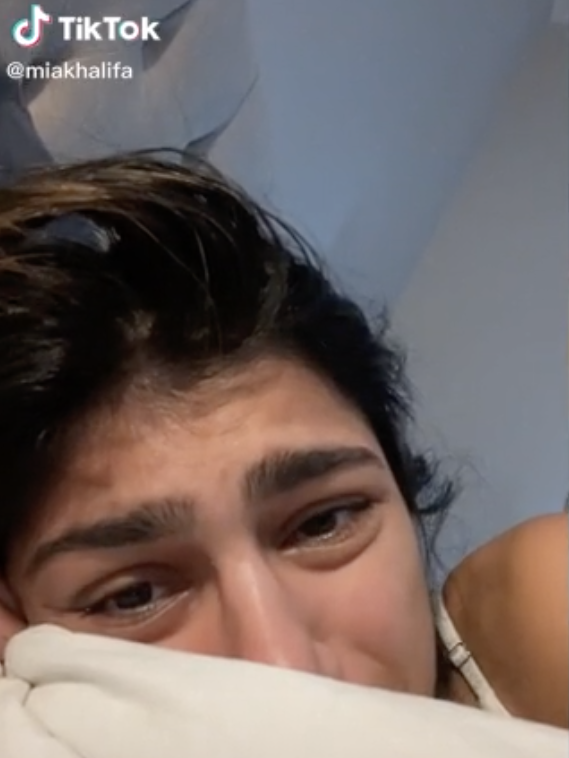 569px x 758px - Mia Khalifa Apologized To A TikToker Who Said She Was Often Compared To Her  When She Wore Glasses, And It's Heartbreaking