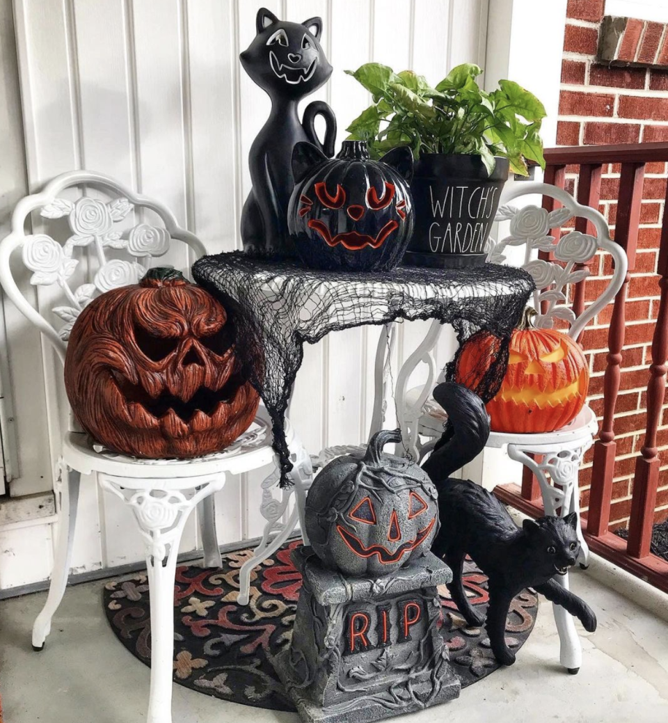 black cat halloween decor