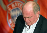 <b>Welche Milderungsgründe sind denkbar, damit Hoeneß nicht ins Gefängnis muss? </b> <br><br> Die Tränen bei der Jahreshauptversammlung des FC Bayern im November 2013 und seine Reue („Ich habe eine große Torheit begangen, einen Riesenfehler, den ich so gut wie möglich korrigieren will.“) werden wohl nicht als Milderungsgrund reichen. Und dass Hoeneß betont, dass er mindestens 50 Millionen Steuern bezahlt und mehr Geld gespendet als hinterzogen habe, dürfte den Richter wohl auch wenig beeindrucken. Entscheidend dürfte sein, ob das Gericht durch die Anwälte von Hoeneß doch von der Wirksamkeit der Selbstanzeige zu überzeugen ist.