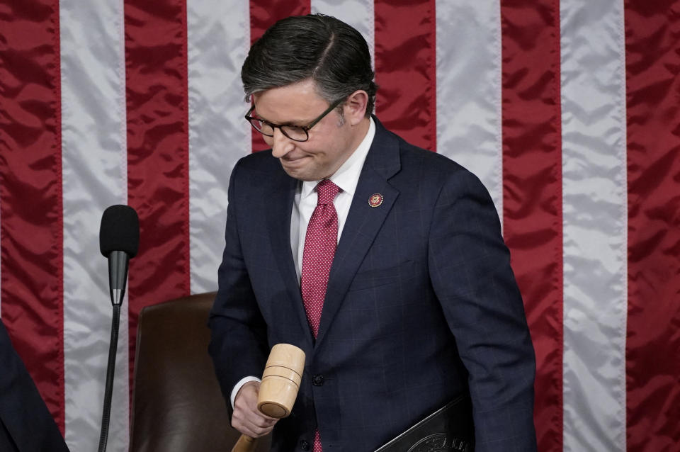 Newly elected Speaker of the House Mike Johnson (R-LA) wields the Speaker's gavel after Johnson was elected to be the new Speaker at the U.S. Capitol in Washington, U.S., October 25, 2023. REUTERS/Elizabeth Frantz