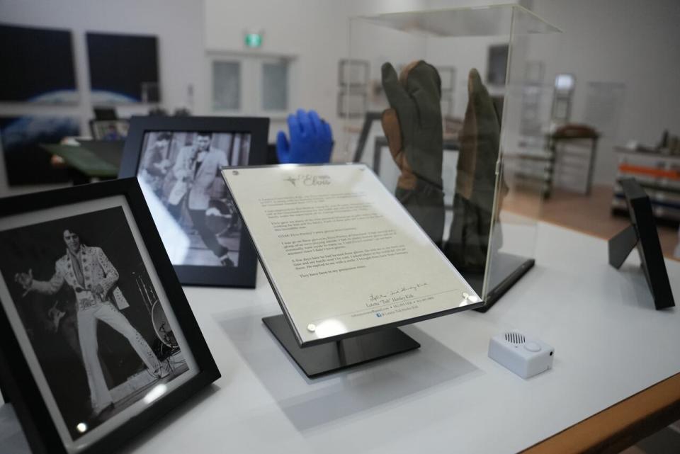 On display in the museum are Elvis Presley's army gloves. 