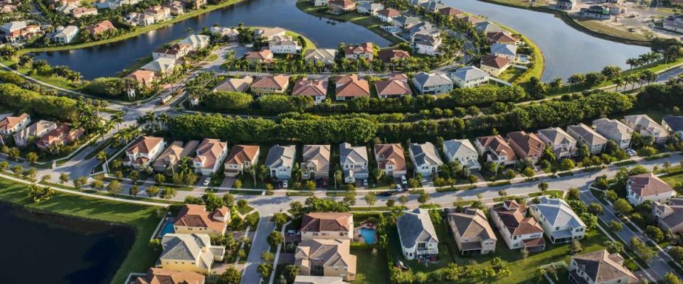 aerial view of nice south florida suburban housing community