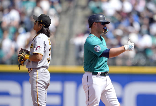 Castillo strikes out 10 as Mariners beat Pirates 5-0 - The Columbian