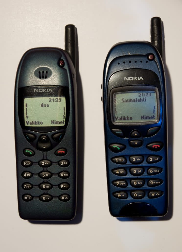 Year 1997: Nokia 6110 (left)<br>Courtesy: Wiki Commons – Mustaraamattu