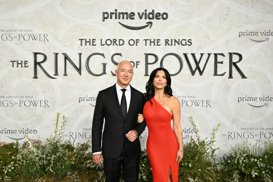 Jeff Bezos asiste a la premier de  'The Lord of the Rings: The Rings of Power