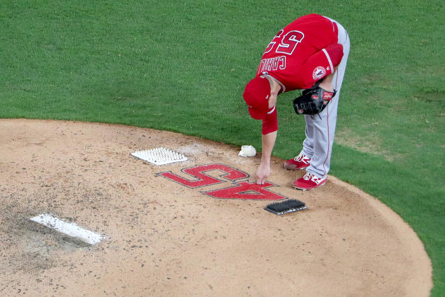 Angels fans make an all-too-familiar tribute to Tyler Skaggs – Daily News