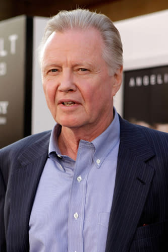 <p>Angelina's father Jon Voight attends the premiere for her latest flick, does this mean the pair have resolved their issues?</p>