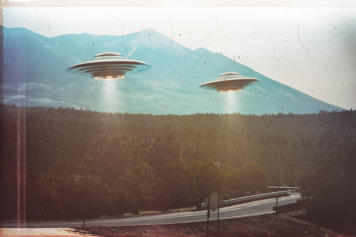 UFOs flying in the sky, illustration Getty Images/KTSDESIGN/SCIENCE PHOTO LIBRARY