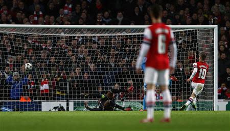 Arsenal's Jack Wilshere (R) scores a goal against Olympique Marseille during their Champions League soccer match at the Emirates stadium in London November 26, 2013. REUTERS/Eddie Keogh