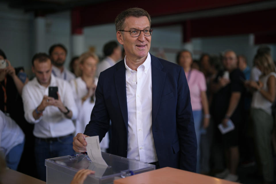 Popular Party leader Alberto Nunez Feijoo casts his ballot in Madrid, Spain, Sunday July 23, 2023. Voters in Spain go to the polls Sunday in an election that could make the country the latest European Union member swing to the populist right, a shift that would represent a major upheaval after five years under a left-wing government.(AP Photo/Manu Fernandez)