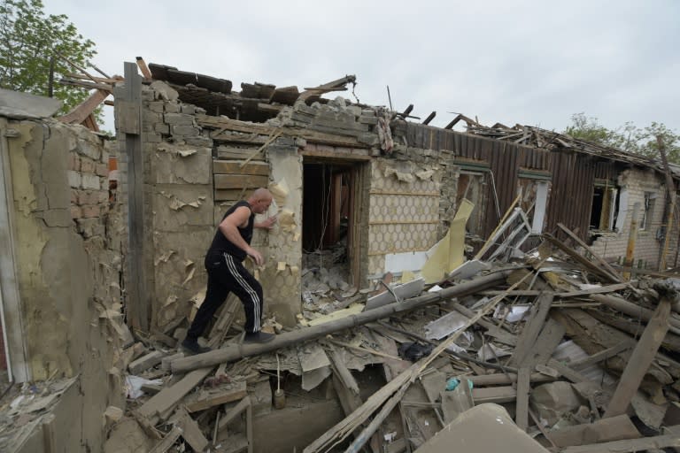 Una vivienda destruida por un bombardeo reciente atribuido a las fuerzas ucranianas en una localidad controlada por Rusia en la región de Donetsk, en una imagen del 26 de abril de 2024 (-)