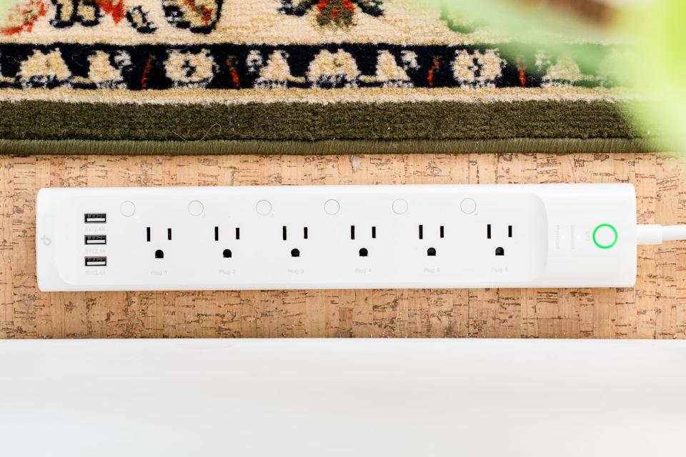 Plug-in smart outlet