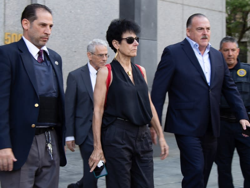 Sam Bankman-Fried's parents walking out of the court on Aug 11, 2023. (Victor Chen/CoinDesk)