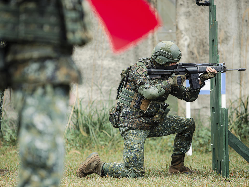 軍方在楊梅高山頂營區對外展示「實戰化射擊訓練」成效。（圖：國防部提供，軍聞社攝）