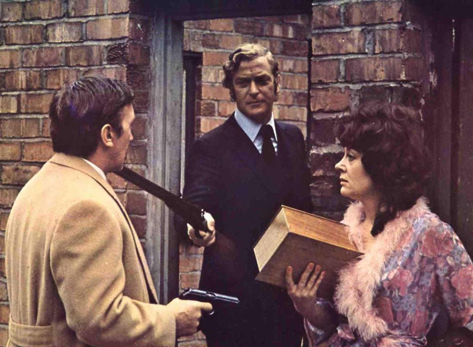 Kino. Jack Rechnet Ab, Get Carter, Jack Rechnet Ab, Get Carter, Jack Carter (Michael Caine, m), 1971. (Photo by FilmPublicityArchive/United Archives via Getty Images)